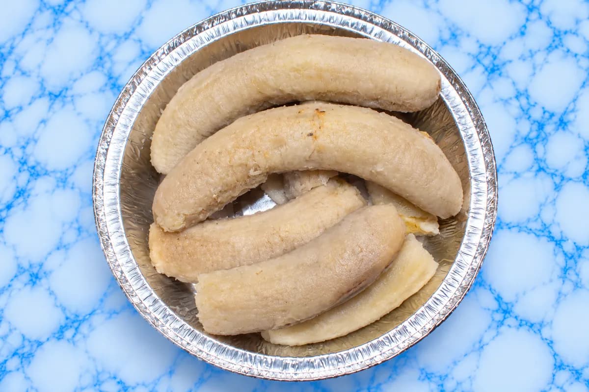 Green bananas (guineítos)