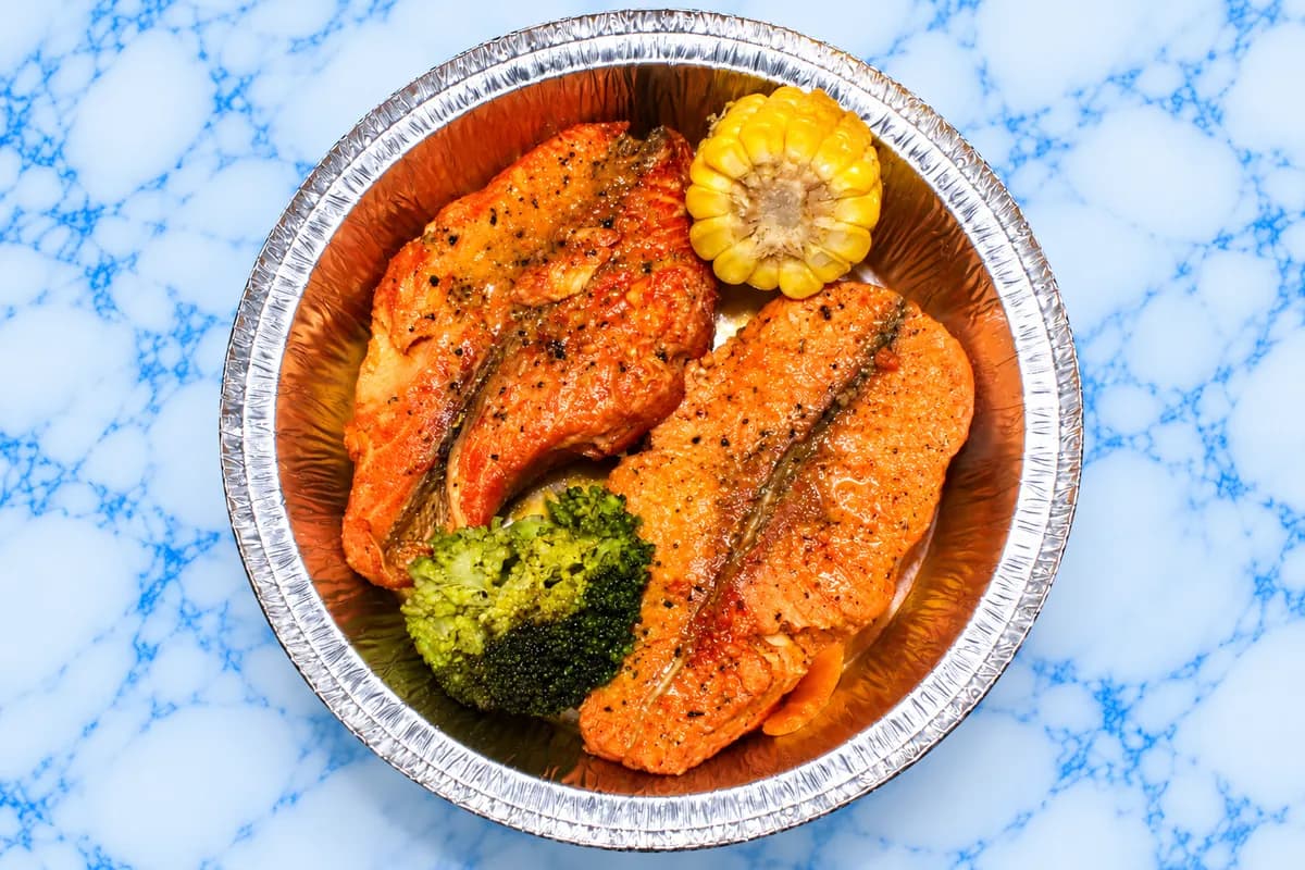 Salmon with broccoli