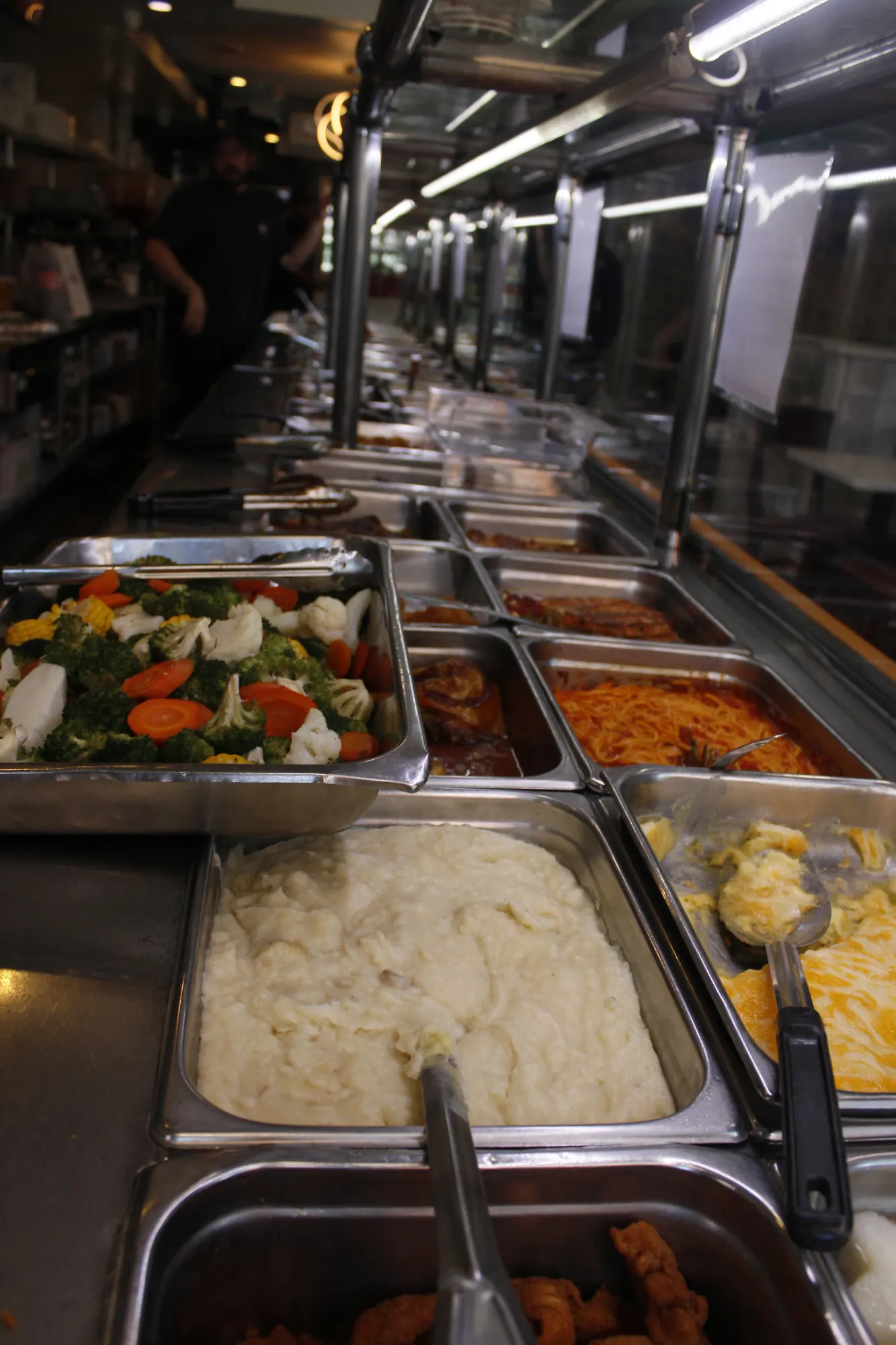 Mashed potatoes and stews on the line