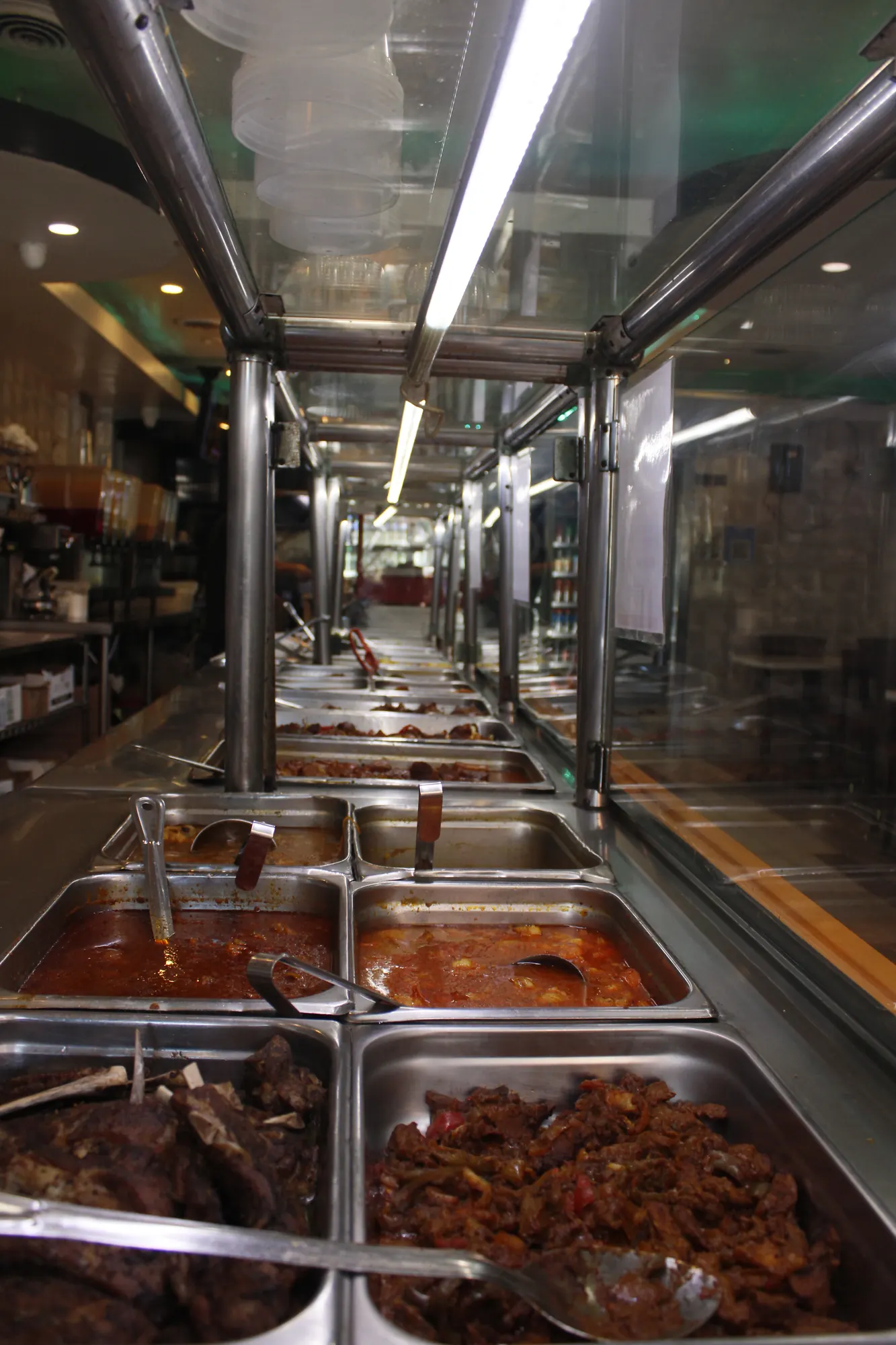 Stewed beef and chicken trays