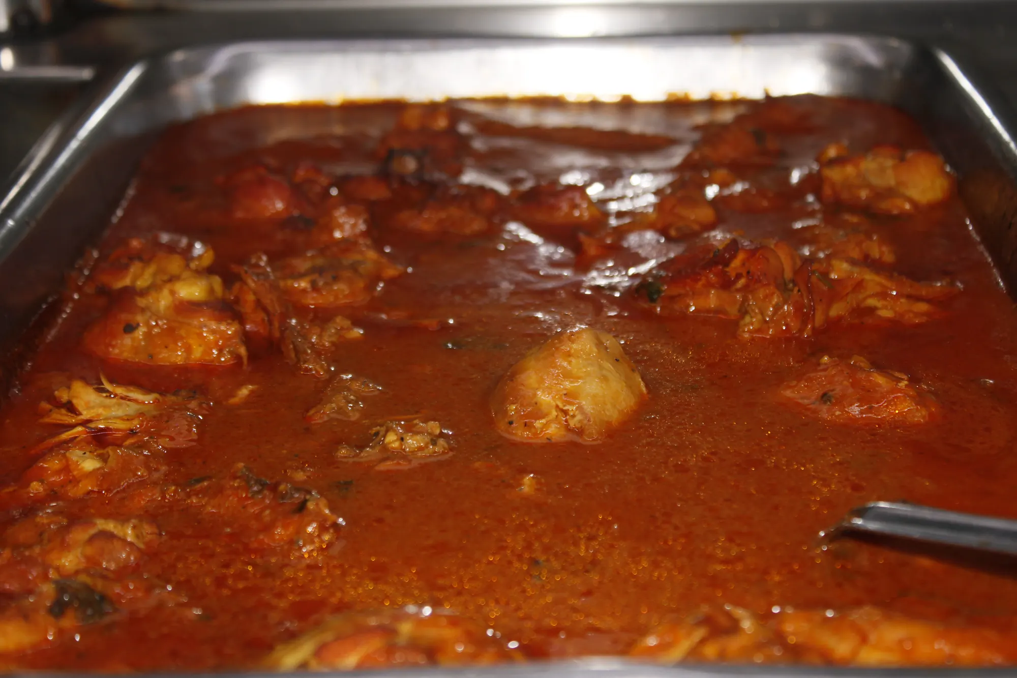 Pollo guisado in red sauce
